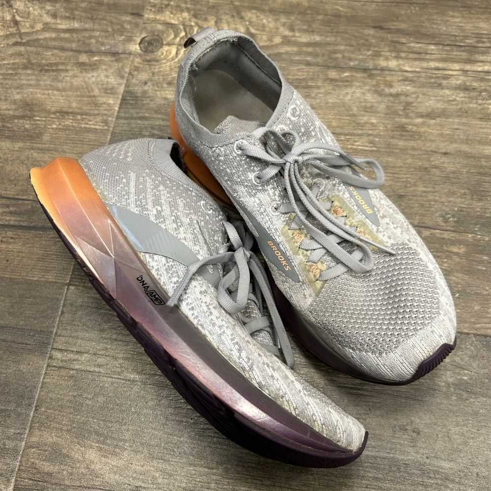 Brooks Levitate 3 Women Running Shoes‎ Sneakers Size 8.5 Cantaloupe Grape
